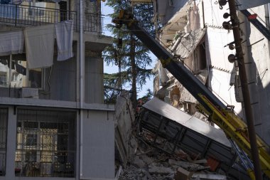 Batumi, Gürcistan - 8 Ekim 2021: 26 Mayıs 'ta ev çökmesi, kurtarma çalışmaları