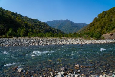 Machakhela Ulusal Parkı 'ndaki Dağ Nehri, Adjara, Georgia