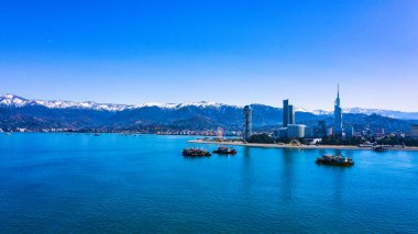 Batumi, Gürcistan - 03 Mart 2020: Denizdeki balıkçı gemileri, havacılık manzarası