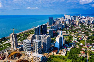 Batumi, Gürcistan - 2 Temmuz 2020: Yeni bulvar alanı, hava manzaralı