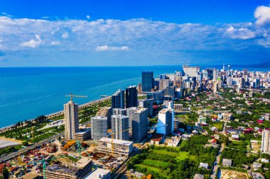 Batumi, Gürcistan - 2 Temmuz 2020: Yeni bulvar alanı, hava manzaralı