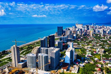 Batumi, Gürcistan - 2 Temmuz 2020: Yeni bulvar alanı, hava manzaralı