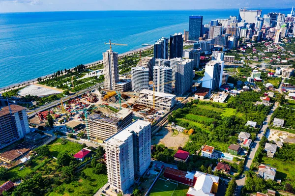 Batumi, Gürcistan - 2 Temmuz 2020: Yeni bulvar alanı, hava manzaralı