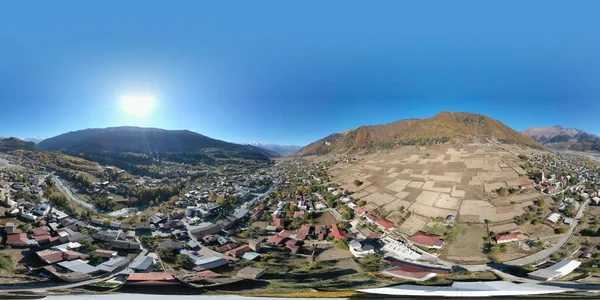 360 Panorama Över Byn Vid Foten Berget Flygfoto — Stockfoto