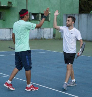 Batumi, Georgia - 13 Ekim 2021: Adam tenis oynuyor