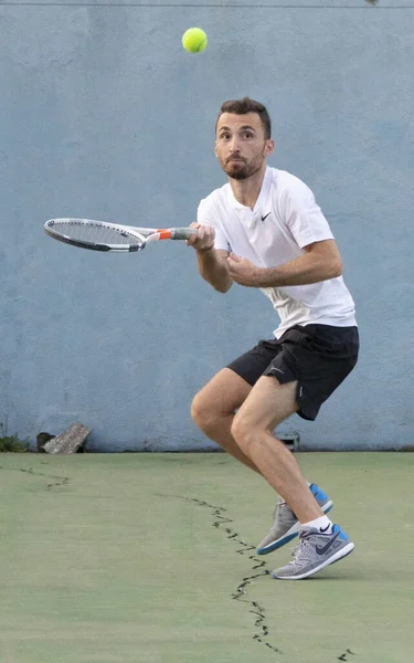 Batumi Geórgia Outubro 2021 Homem Joga Tênis — Fotografia de Stock