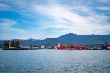 Batumi, Gürcistan - 2 Kasım 2021: Bayraktar şirketi gemisi limandan ayrıldı