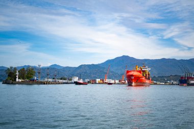 Batumi, Gürcistan - 2 Kasım 2021: Bayraktar şirketi gemisi limandan ayrıldı