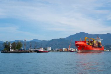 Batumi, Gürcistan - 2 Kasım 2021: Bayraktar şirketi gemisi limandan ayrıldı