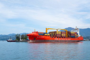 Batumi, Gürcistan - 2 Kasım 2021: Bayraktar şirketi gemisi limandan ayrıldı