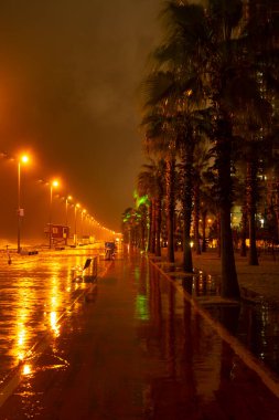 Yağmur sırasında Batumi seti