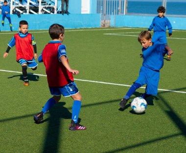 Batumi, Gürcistan - 6 Kasım 2021: Çocuk takımları arasında futbol maçı