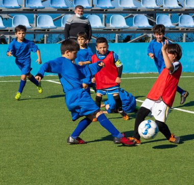 Batumi, Gürcistan - 6 Kasım 2021: Çocuk takımları arasında futbol maçı