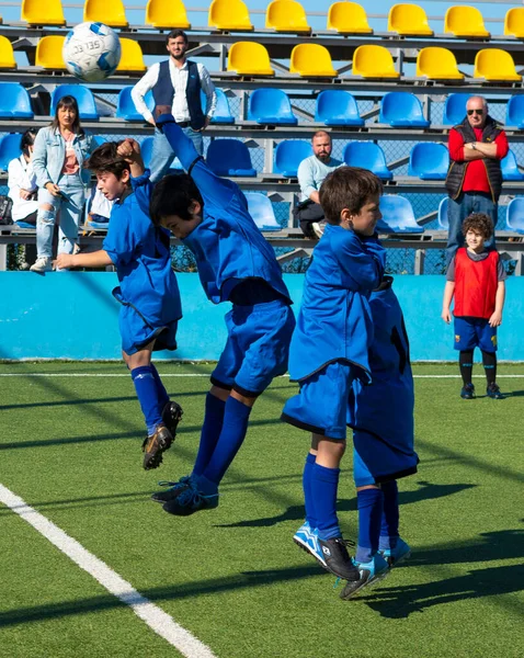 ジョージア州バトゥミ 2021年11月6日 子供たちのチーム間のサッカー試合 — ストック写真