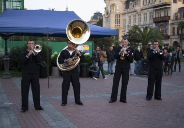 Batumi, Gürcistan - 8 Kasım 2021: ABD Deniz Kuvvetleri Brass Band Avrupa Meydanı 'nda sahne aldı