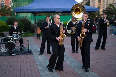 Batumi, Gürcistan - 8 Kasım 2021: ABD Deniz Kuvvetleri Brass Band Avrupa Meydanı 'nda sahne aldı
