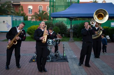 Batumi, Gürcistan - 8 Kasım 2021: ABD Deniz Kuvvetleri Brass Band Avrupa Meydanı 'nda sahne aldı