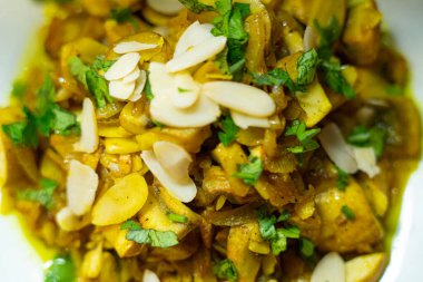 Patates ve mantarlı salata.