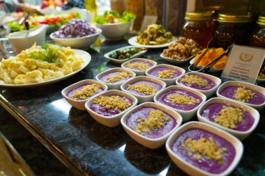 Otelde açık büfe var.