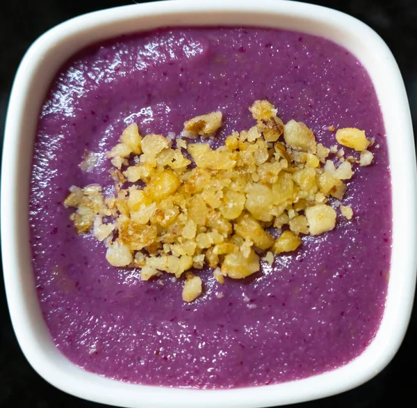 Вкусные Фиолетовые Десерты Тарелках — стоковое фото