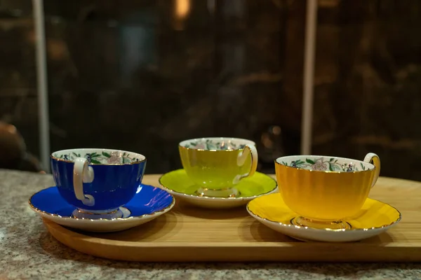 Tassen Tee Auf Einem Tablett — Stockfoto
