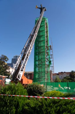 Batumi, Gürcistan - 7 Ekim 2021: Avrupa Meydanı 'ndaki Medea heykelinin yenilenmesi