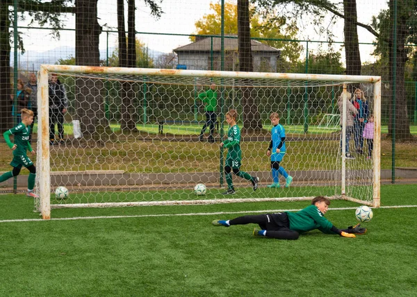 Batumi, Gürcistan - 18 Kasım 2021: Futbol turnuvası Batumi Kupası-2021 2010 yılında doğan çocuklar arasında