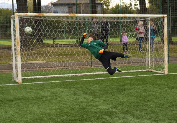 Batumi, Gürcistan - 18 Kasım 2021: Futbol turnuvası Batumi Kupası-2021 2010 yılında doğan çocuklar arasında