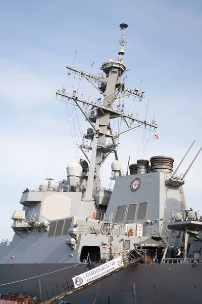 Batumi, Gürcistan - 8 Kasım 2021: ABD Donanma gemisi limanda