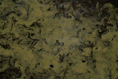 Suda koyu yeşil boya şeklinde arkaplan