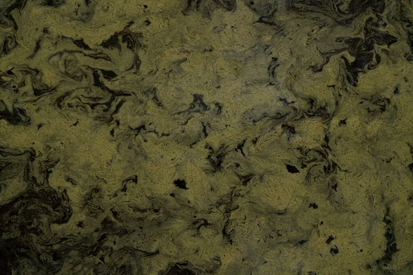 Suda koyu yeşil boya şeklinde arkaplan