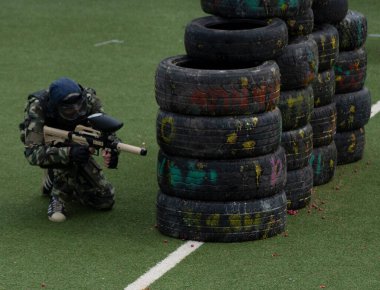 Batumi, Gürcistan - 8 Aralık 2021: paintball yarışması