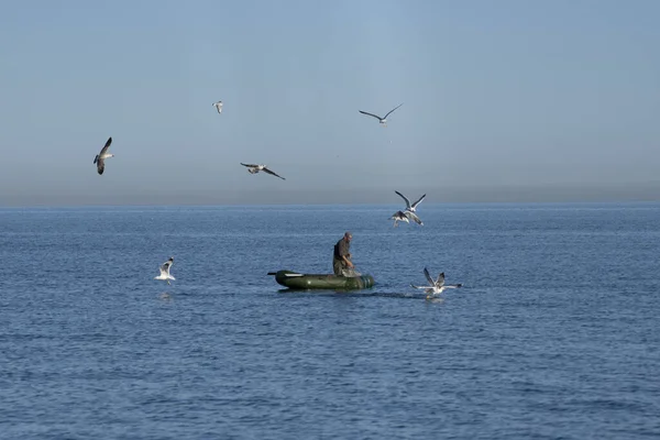 Батуми Грузия Декабря 2021 Рыбак Море Проверяет Сеть — стоковое фото