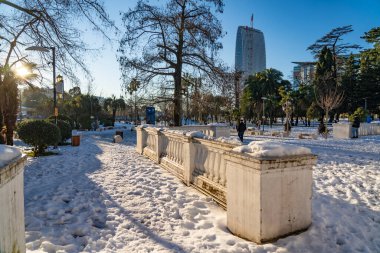 Batum, Gürcistan - 21 Ocak 2022: Kışın Central Park