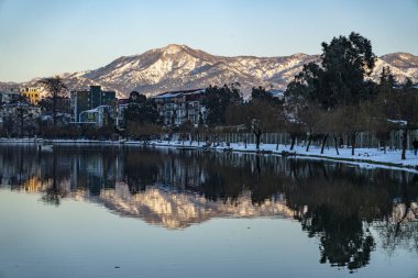 Kışın güzel dağ manzarası