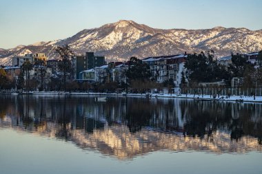 Kışın güzel dağ manzarası