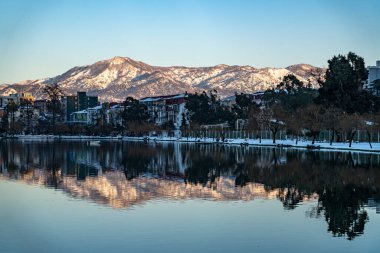 Kışın güzel dağ manzarası