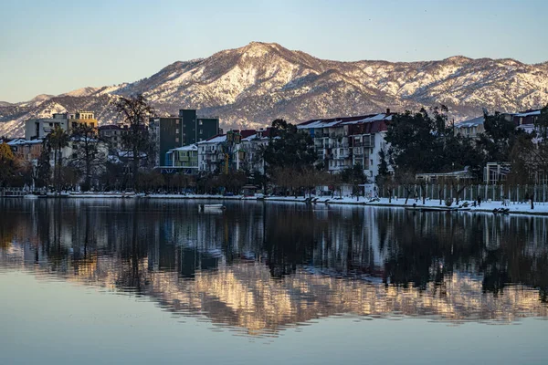 Kışın güzel dağ manzarası
