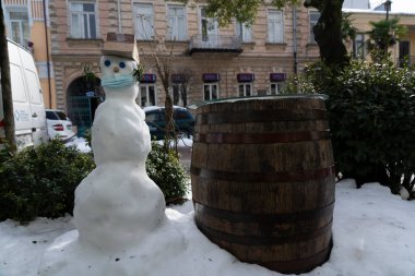 Batumi, Georgia - 22 Ocak 2022: Sokakta Kardan Adam