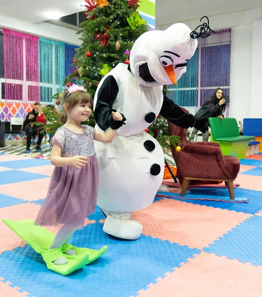 Batumi Georgia Aralık 2022 Çocuklara Yeni Yıl Performansı — Stok fotoğraf