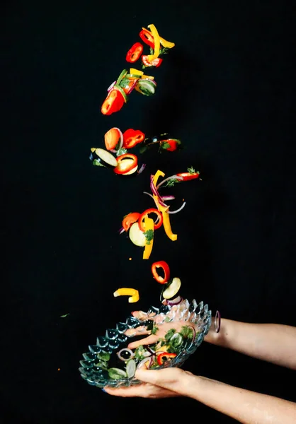 Nahrungsmittel Schweben Von Gemüsesalat Stockbild