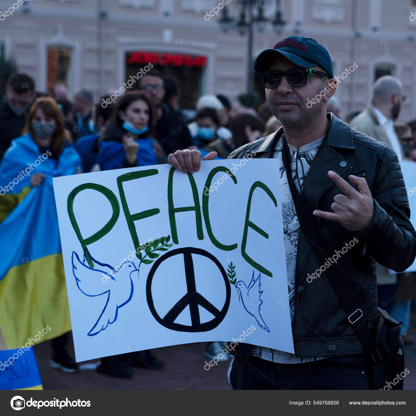 戦争に反対する人々　ストック写真　—　ジョージア州バトゥミ　ウクライナを支援する集会　2022年2月24日　©　Youatlas　#549768856