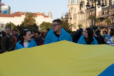 Batumi, Gürcistan - 24 Şubat 2022: Ukrayna 'ya destek için mitingler, savaşa karşı insanlar