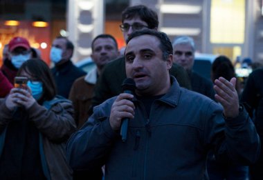 Batumi, Gürcistan - 24 Şubat 2022: Ukrayna 'ya destek için mitingler, savaşa karşı insanlar