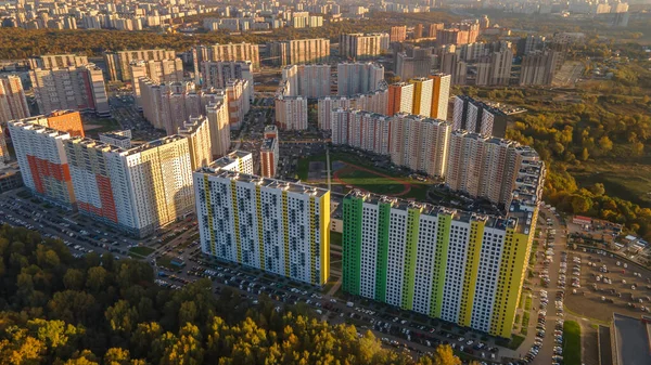 Herfst Bos Nieuwe Huizen Bij Zonsondergang Uitzicht Vanaf Drone Nieuwe — Stockfoto