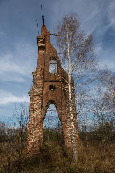 Restos Tijolo Uma Antiga Torre Sino Abandonada Uma Antiga Estrutura — Fotografia de Stock