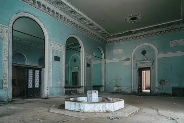 Hermoso Interior Antiguo Palacio Abandonado Hall Con Techos Altos Paredes — Foto de Stock