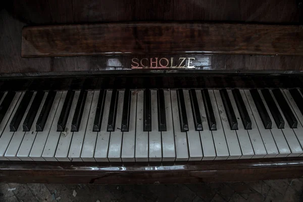 Old Piano Abandoned Building Beautiful Musical Instrument Old Black Abandoned — Stockfoto