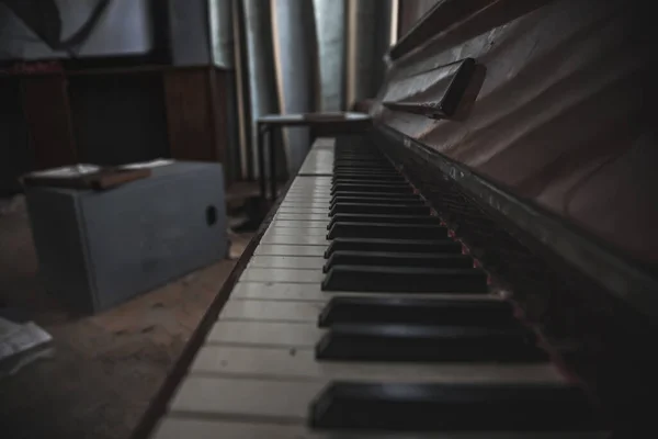 Beautiful Perspective Keys Old Abandoned Piano Ancient Musical Instrument Black — 스톡 사진