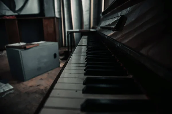 Beautiful Perspective Keys Old Abandoned Piano Ancient Musical Instrument Black — 스톡 사진